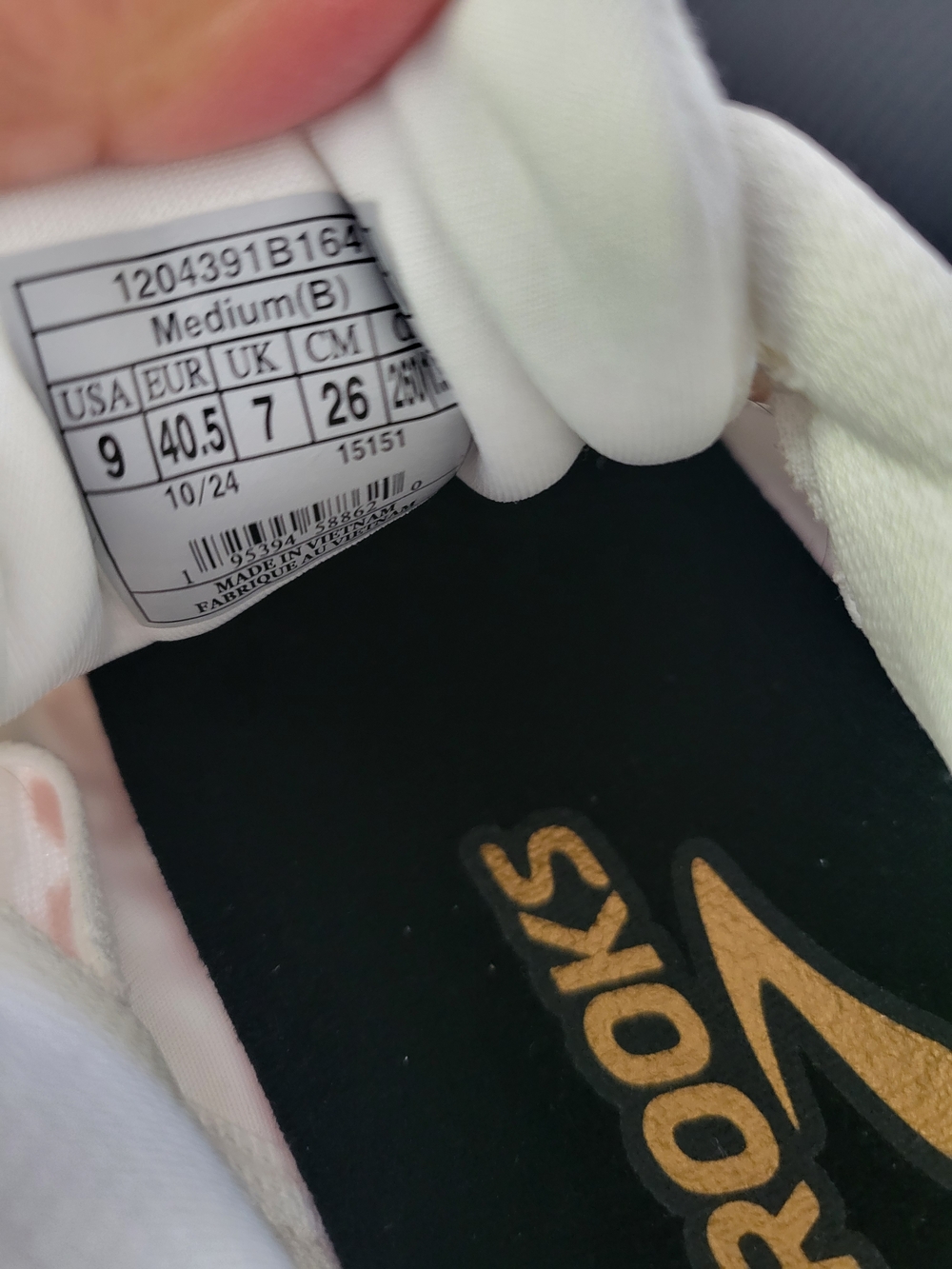 Brooks Launch 11 Women's Running Shoes — White with Pink Accents. Size 9 - Picture 6 of 6